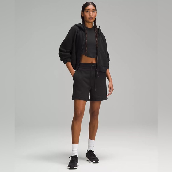 LULULEMON | ✨NEW✨ Scuba High-Rise Short 5" in Black - Picture 2 of 7